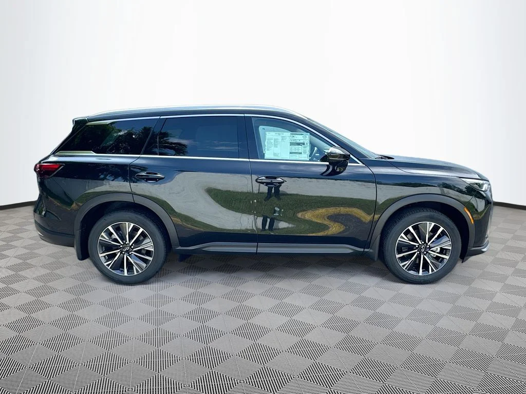 New 2027 MINERAL BLACK INFINITI Luxe FWD image 4
