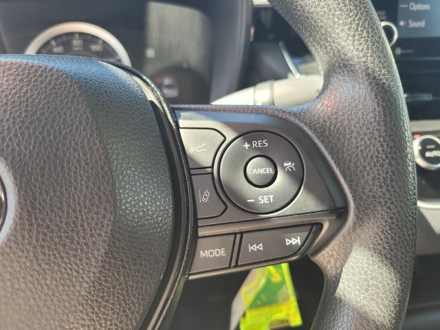 Used 2022 White Toyota LE image 27