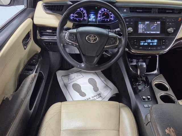 Used 2015  Toyota XLE image 7