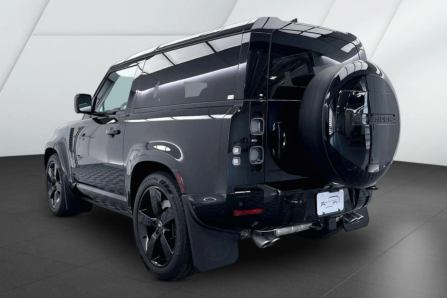Used 2024 Santorini Black Metallic Land Rover V8 image 9