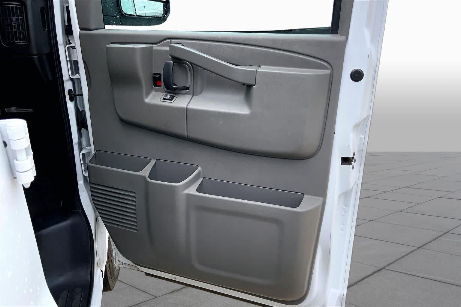 Used 2020 SUMMIT WHITE Chevrolet LT image 20