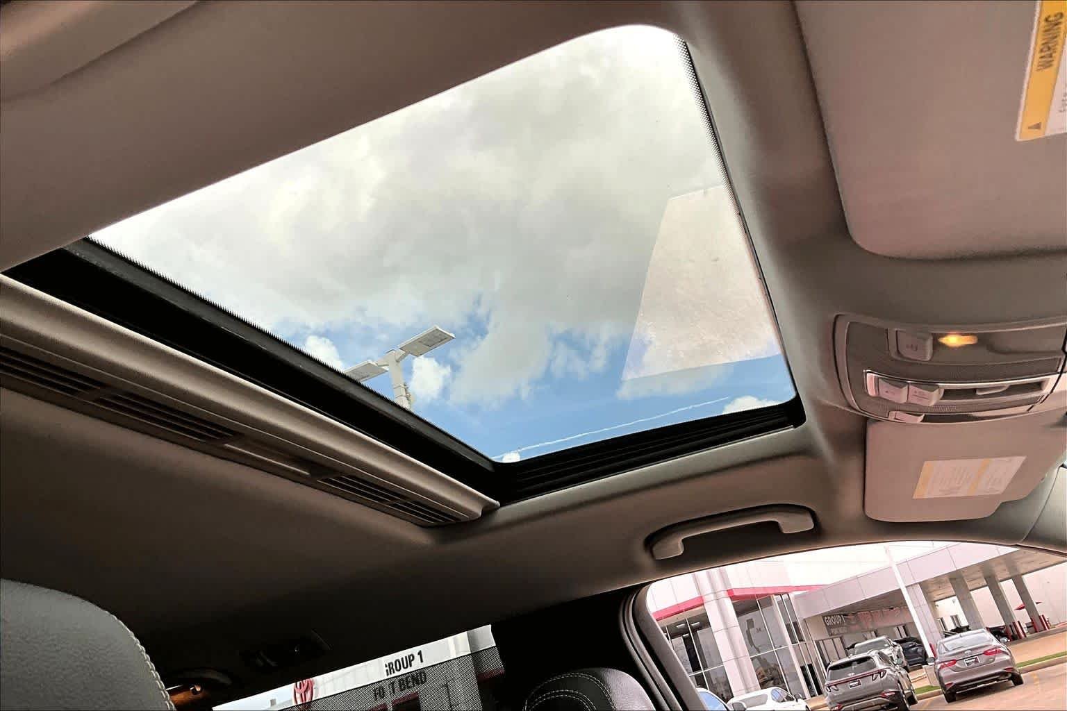 Used 2015 Diamond White Metallic Mercedes-Benz GL 450 image 14