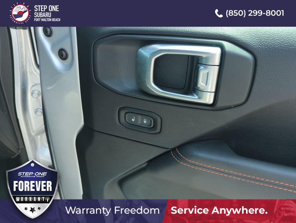 Used 2023 Silver Jeep Mojave image 32