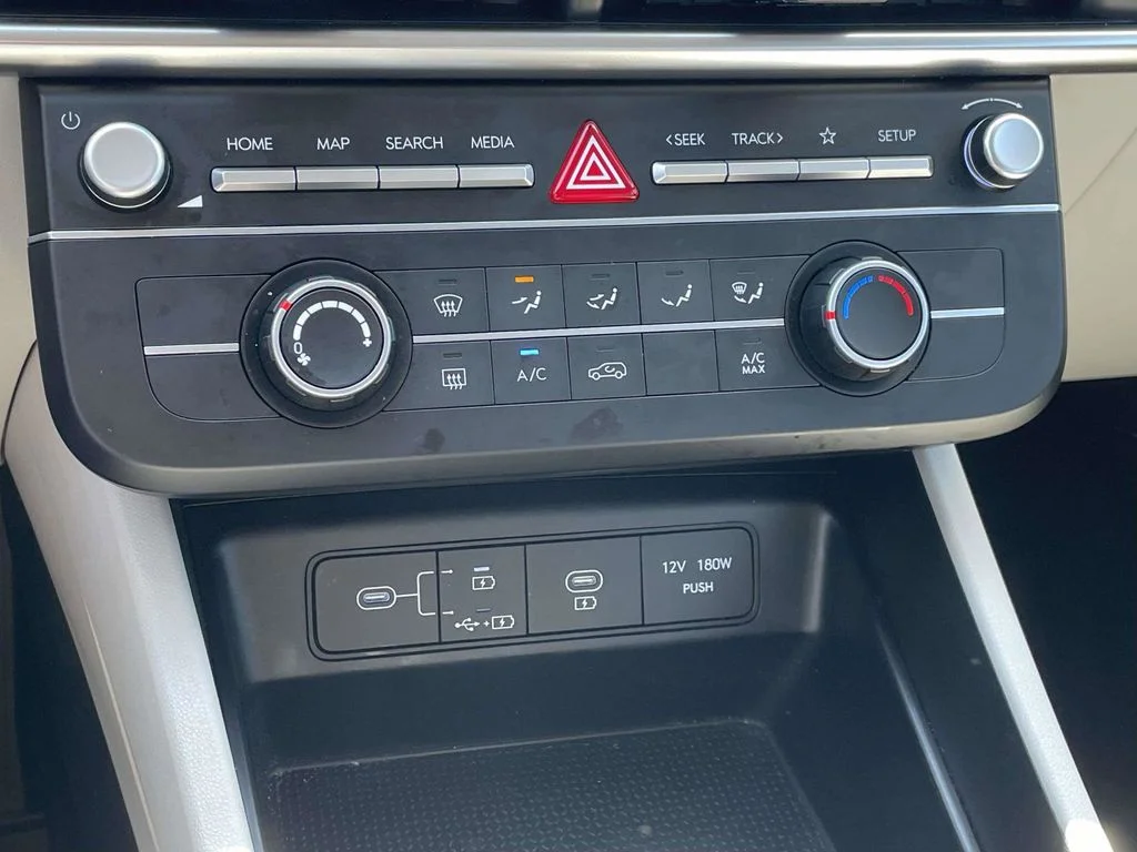 Certified Used 2025 Black Hyundai SE image 18