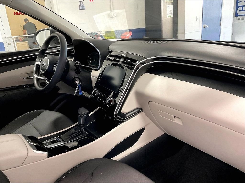 Used 2023 White Hyundai SE image 14