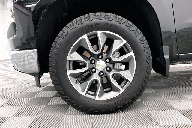 Used 2023 Black Chevrolet LT image 10