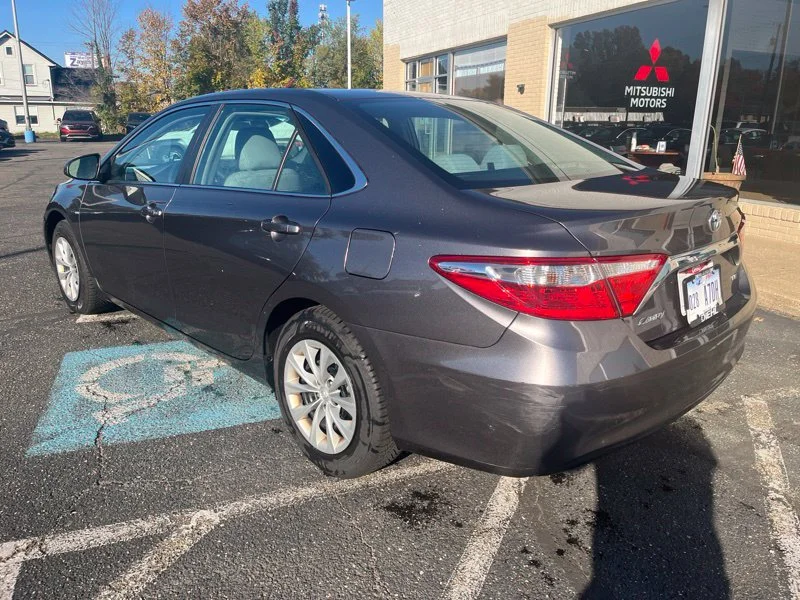 Used 2015 Gray Toyota LE image 7