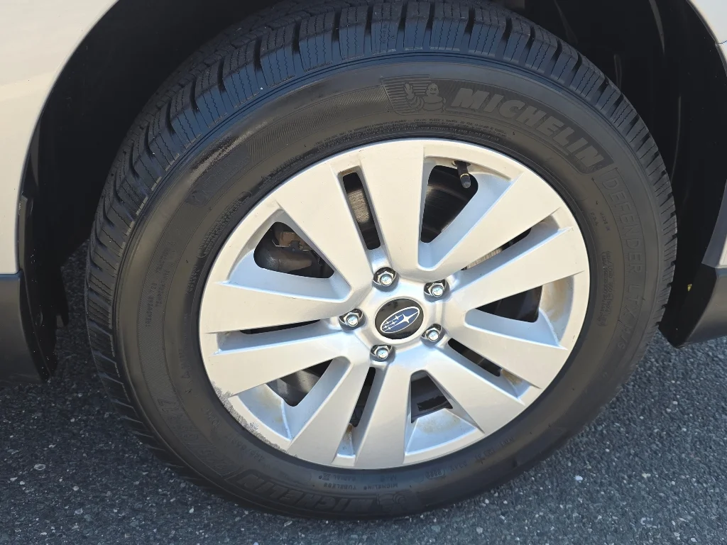 Used 2019 Ice Silver Metallic Subaru 2.5i image 19