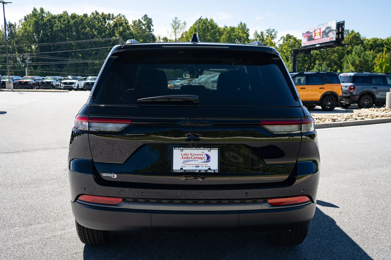 New 2027 High-Gloss Black Paint Jeep Altitude image 8