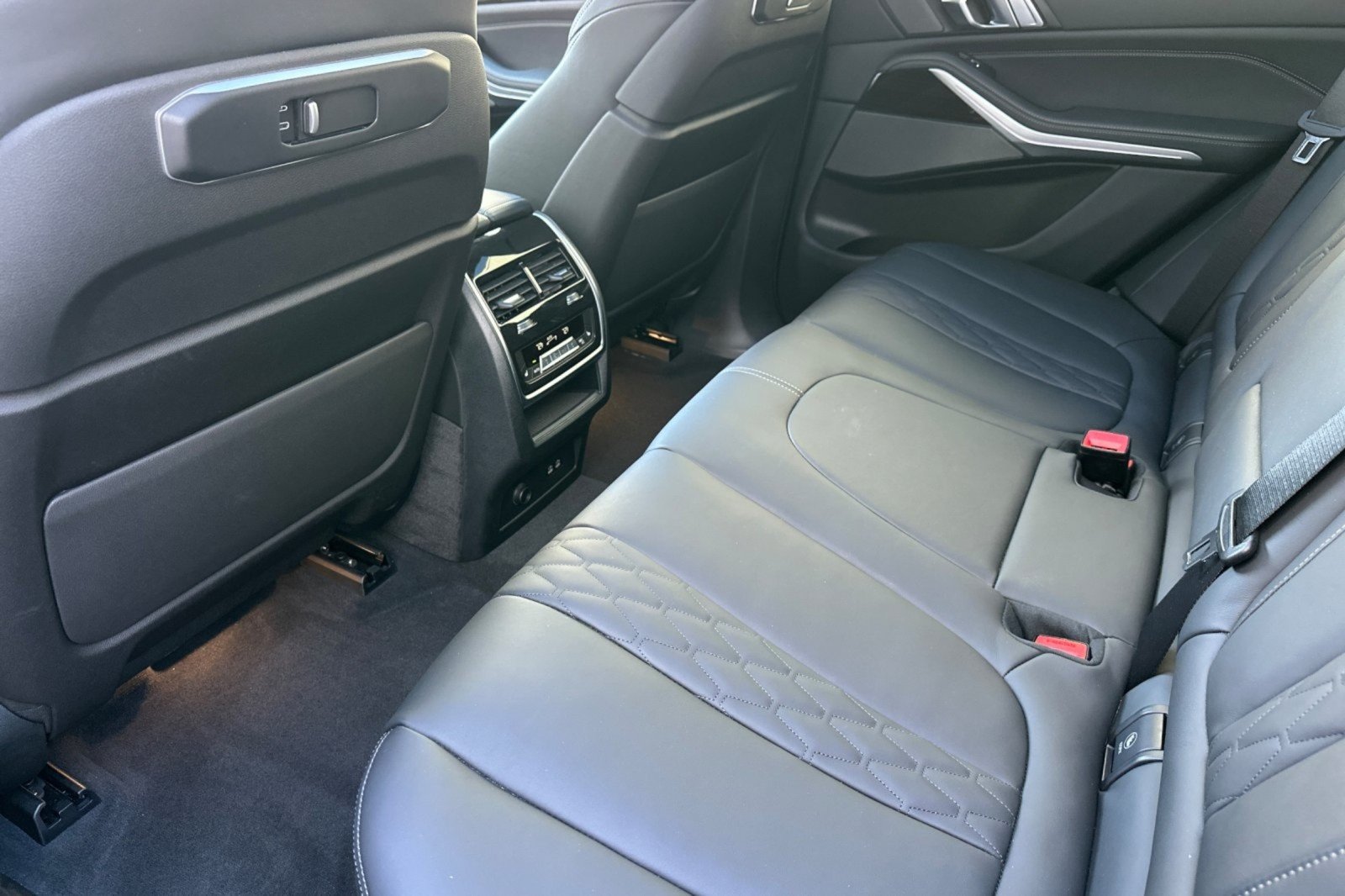Used 2024 Black Sapphire Metallic BMW sDrive40i image 11