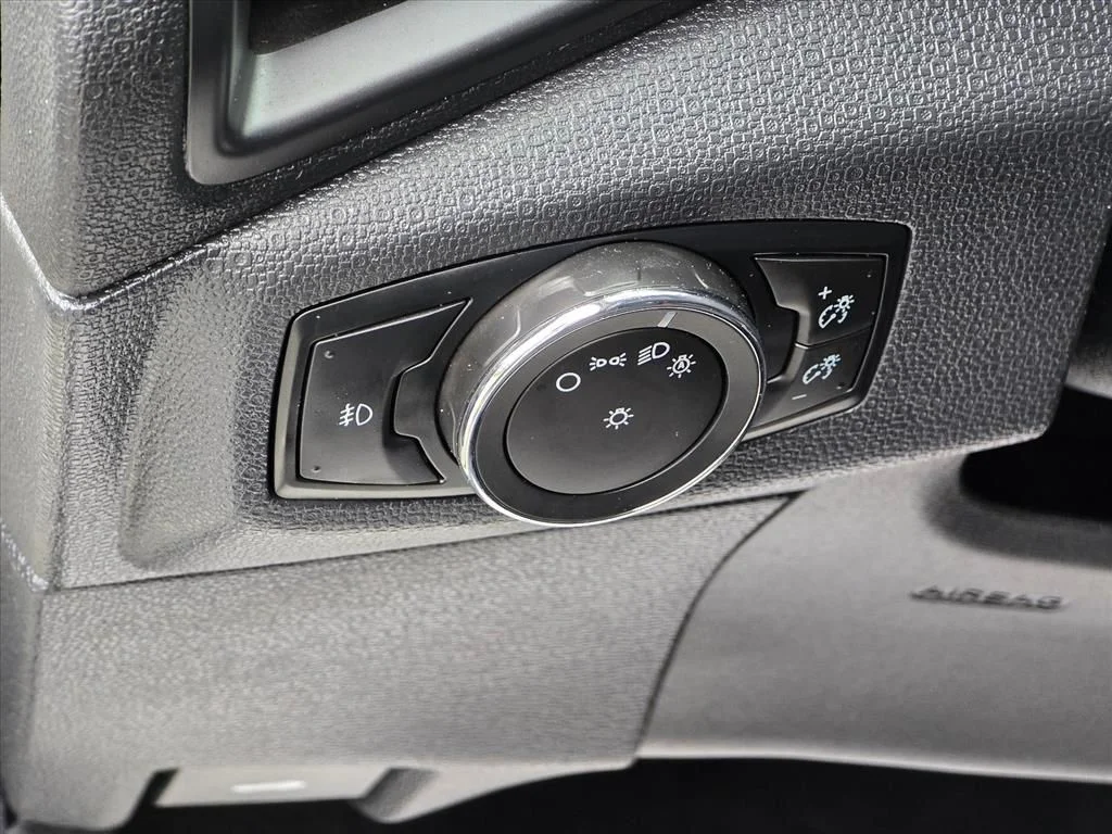 Used 2021 White Ford SE image 9
