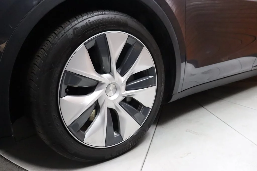 Used 2023 Solid Black Tesla Long Range image 5