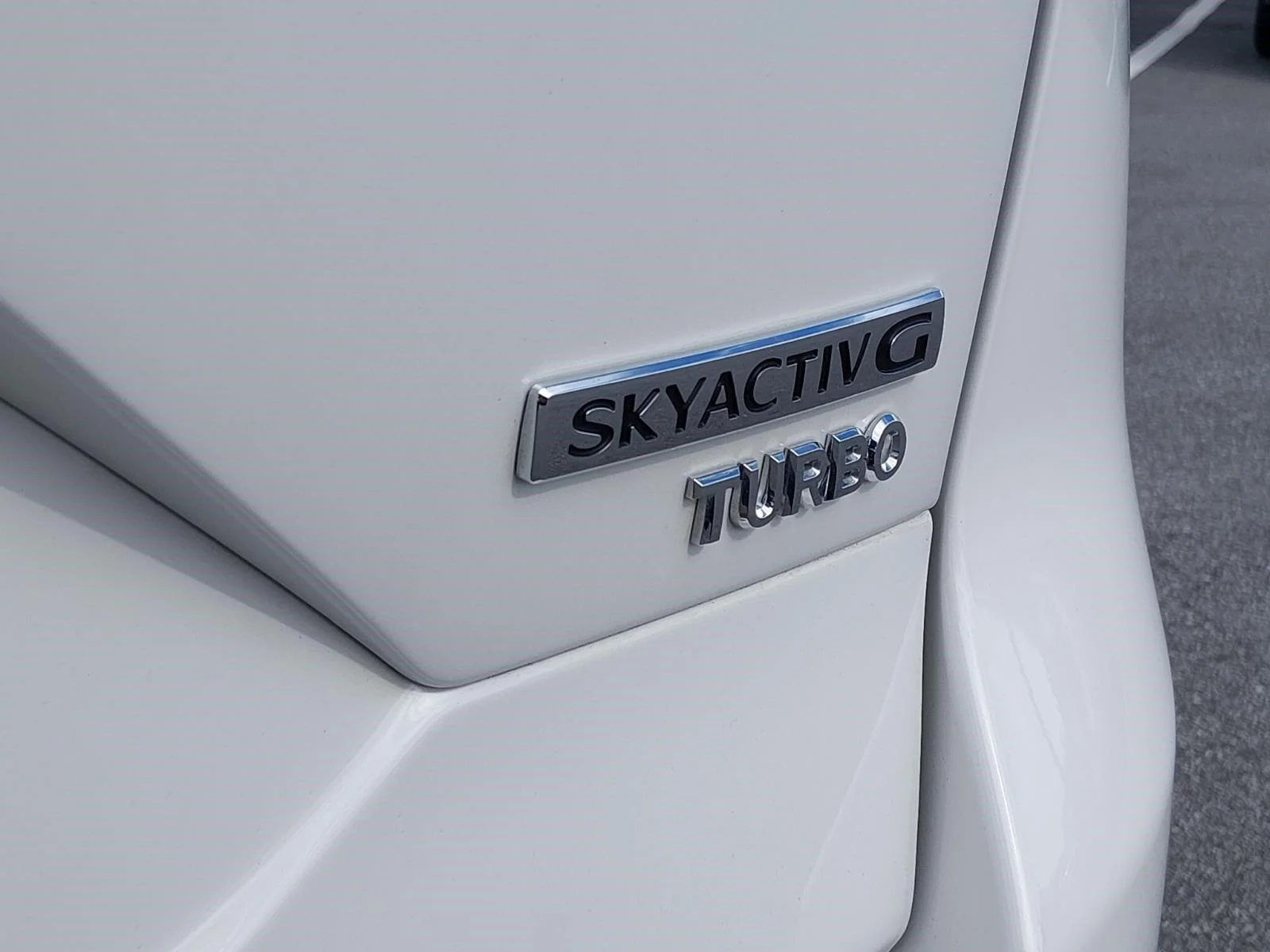 Certified Used 2025 Rhodium White Metallic Mazda 2.5 Carbon Turbo image 21