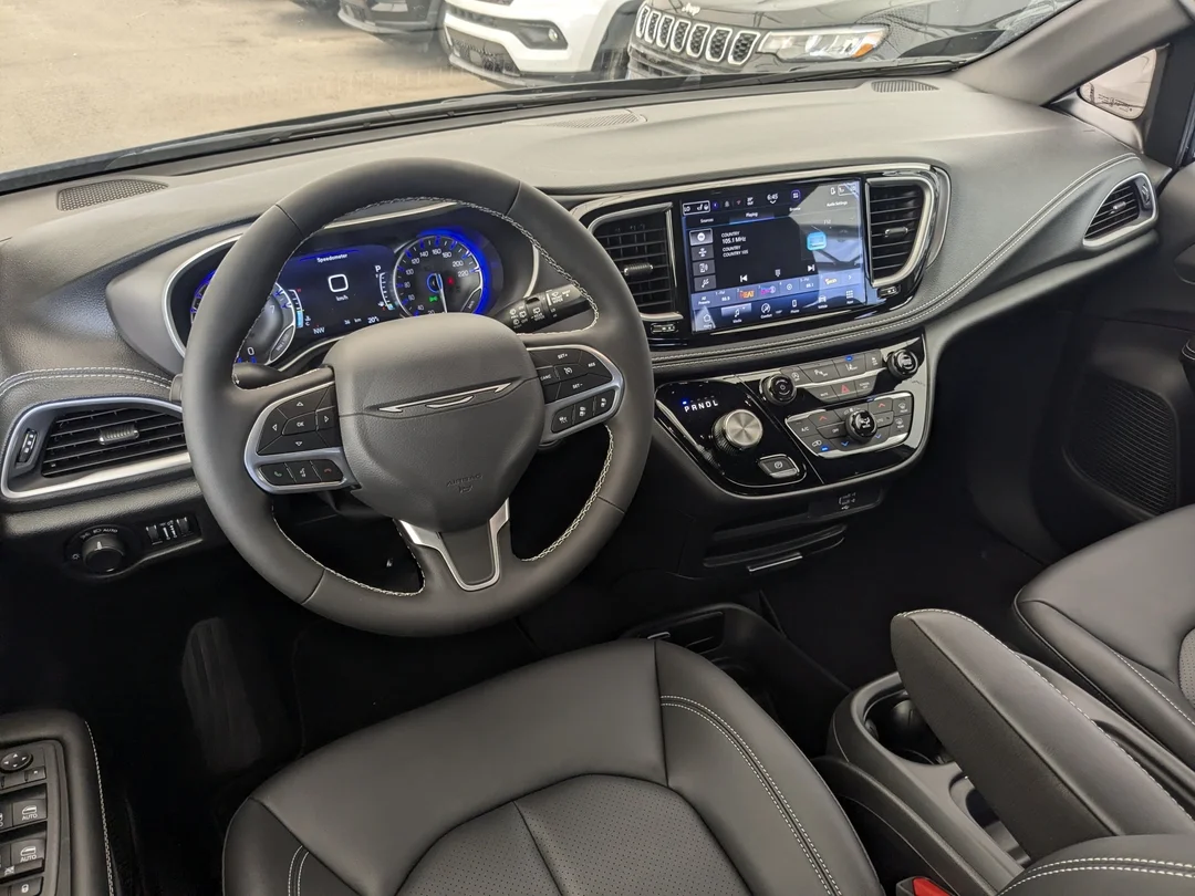 New 2027 Black Chrysler Select - - AWD - Safety Sphere Pkg - Stow n Go Seating - Heated Seats - Remote Start & More! image 23