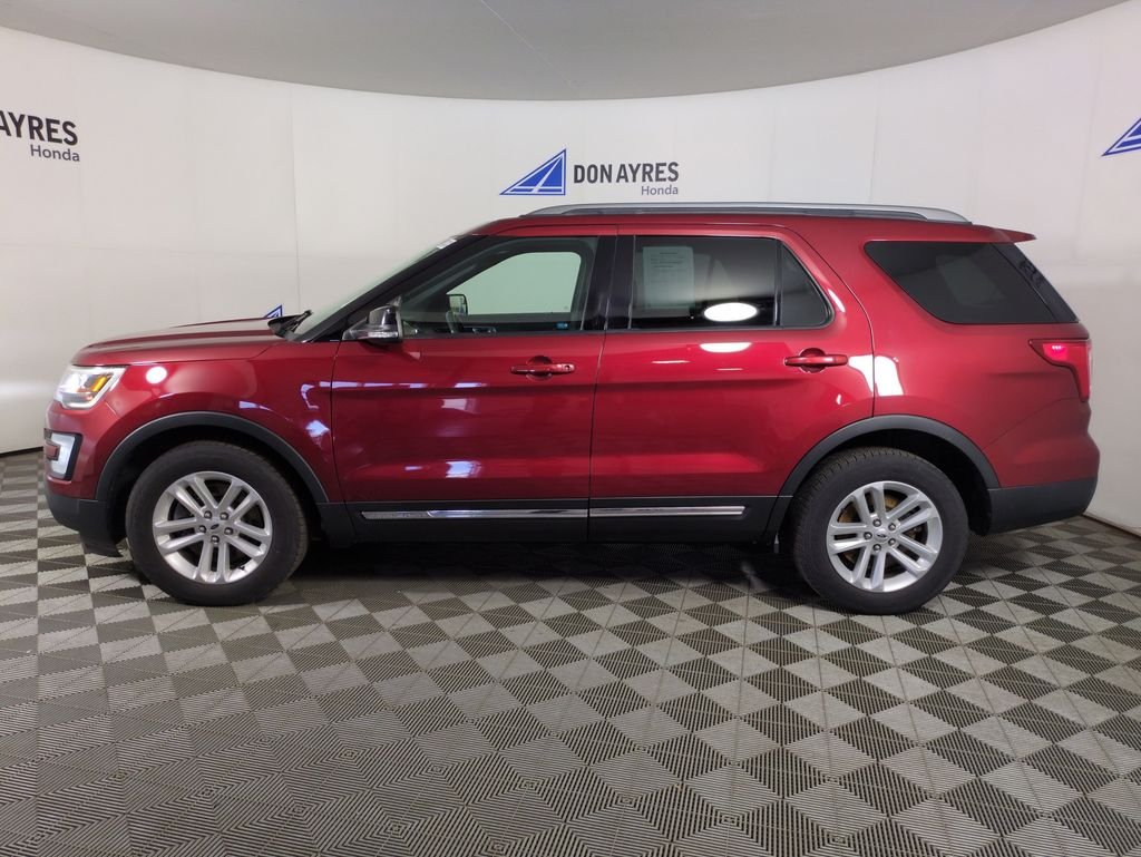 Used 2017 Ruby Red Metallic Ford XLT image 2