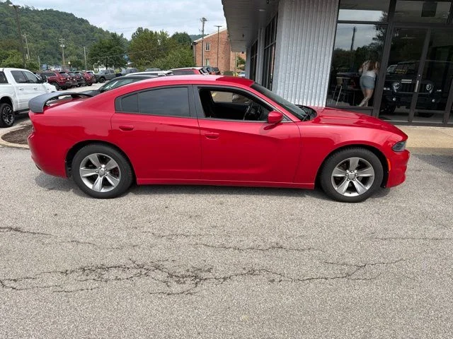 Used 2015 Red Dodge SXT image 4