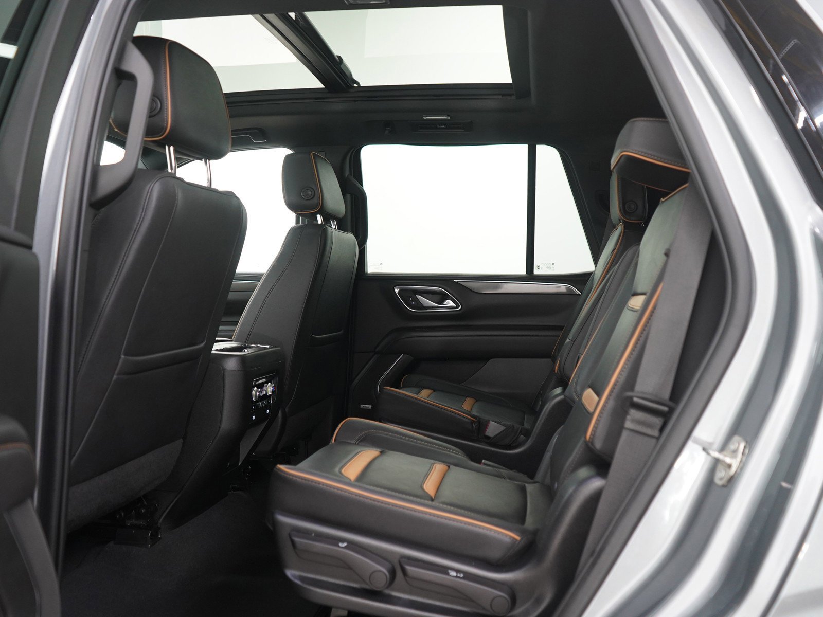 Used 2023 Sterling Metallic GMC AT4 image 19
