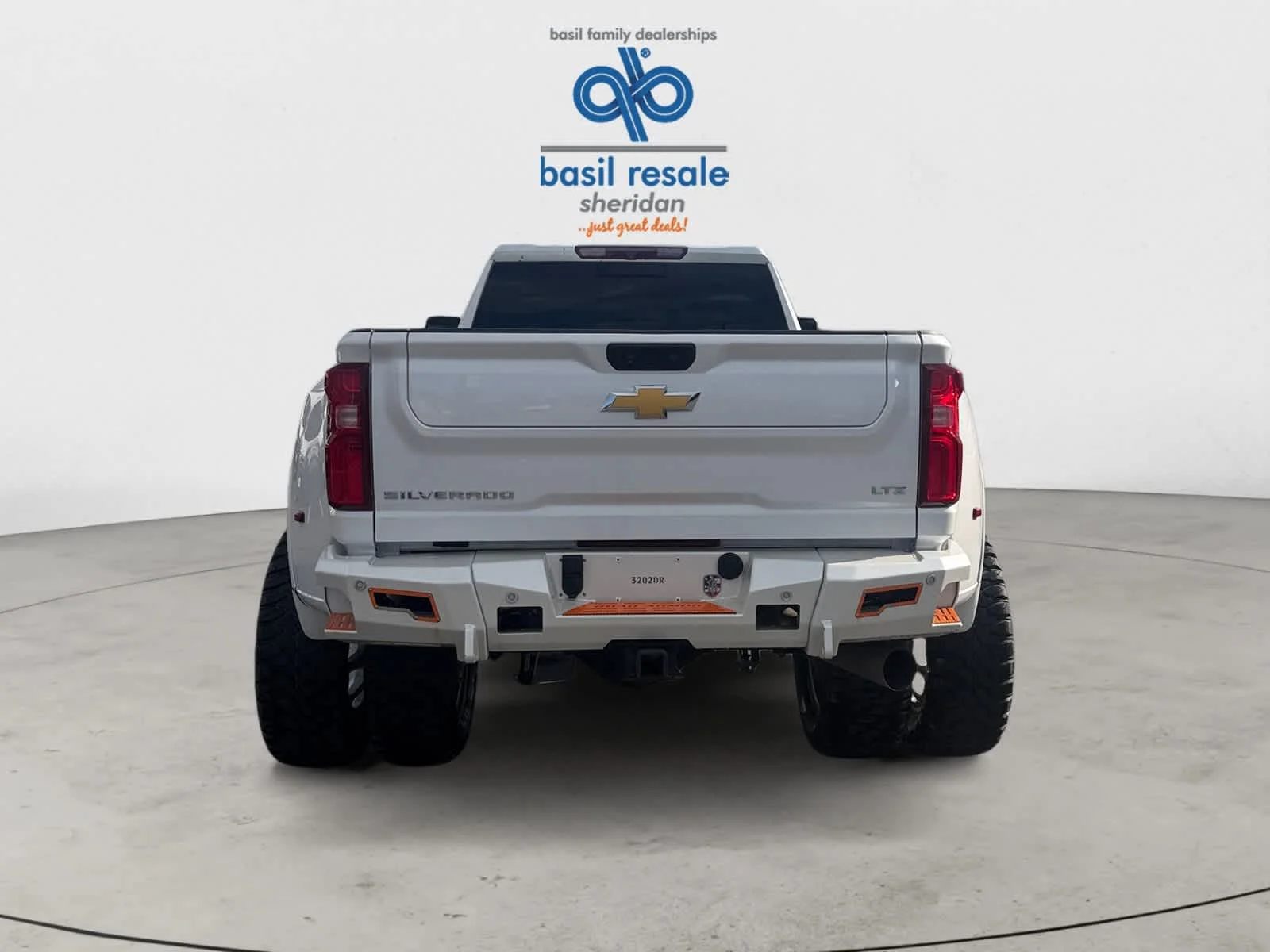 Used 2022 Iridescent Pearl Tricoat Chevrolet LTZ image 6