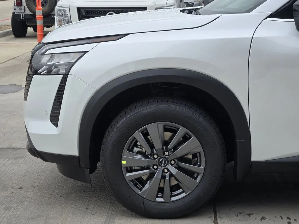 New 2026 Everest White Pearl TriCoat Nissan SV image 6