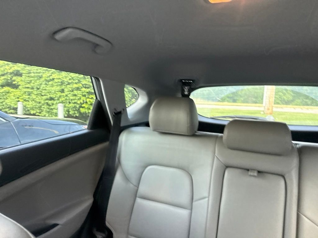 Used 2016 Silver Hyundai Eco image 3