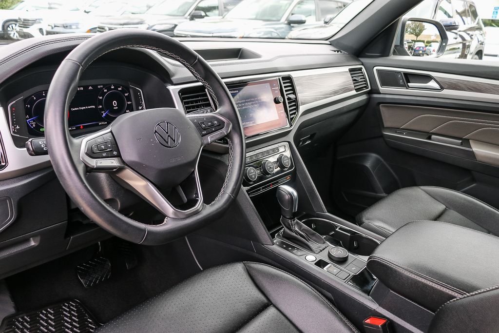 Used 2022 Gray Volkswagen 3.6L V6 SE w/Technology image 24