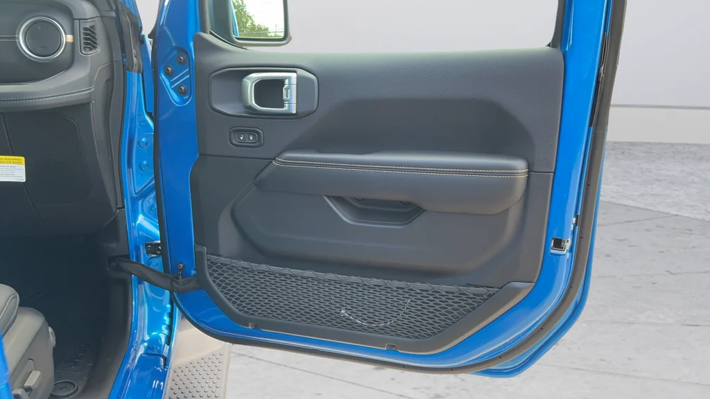 New 2026 Hydro Blue Pearl-Coat Exterior Paint Jeep Sahara image 22