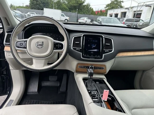 Used 2021 Blue Volvo T6 Momentum image 22