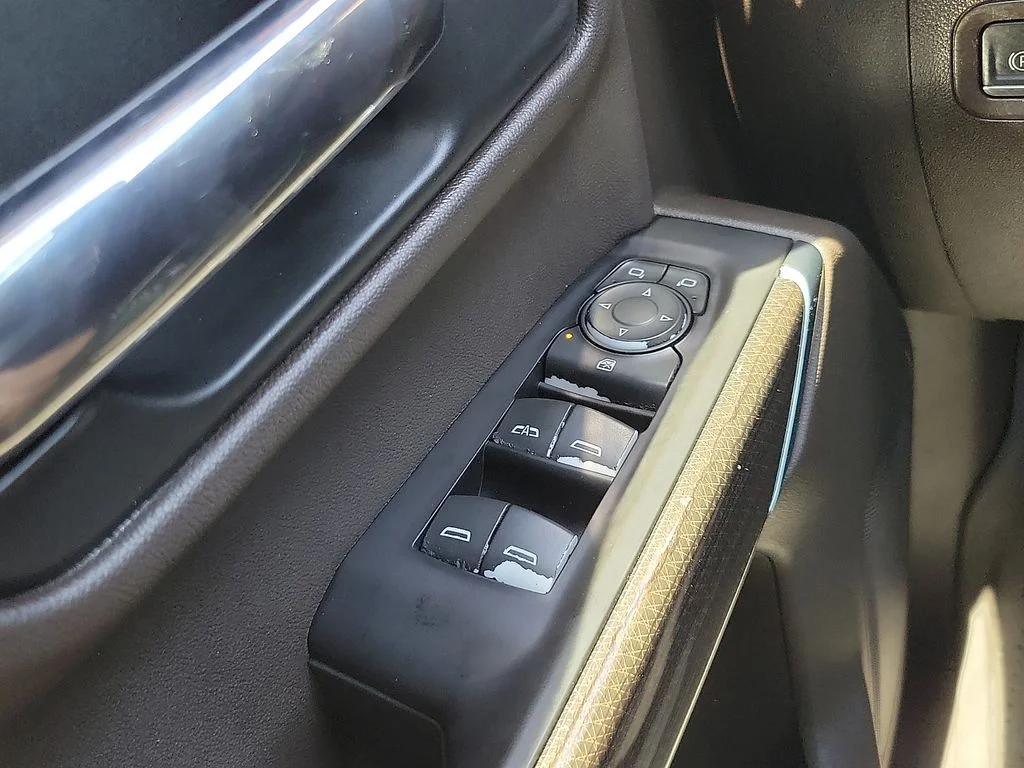 Used 2019 Summit White Chevrolet LT image 13