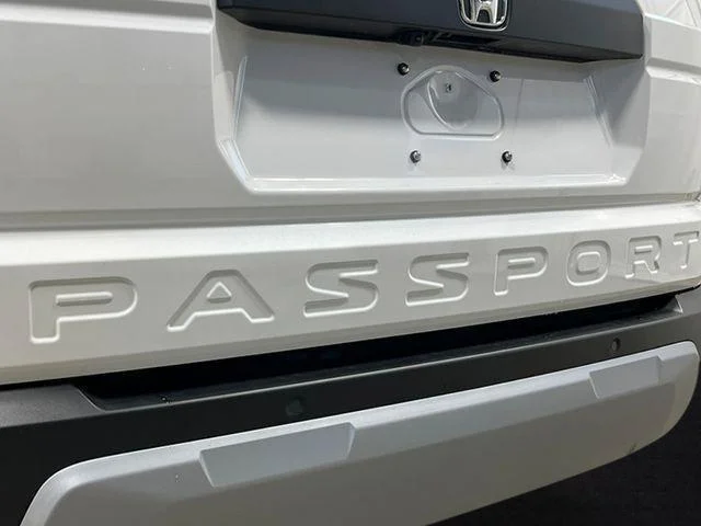 New 2026 White Honda AWD RTL image 6