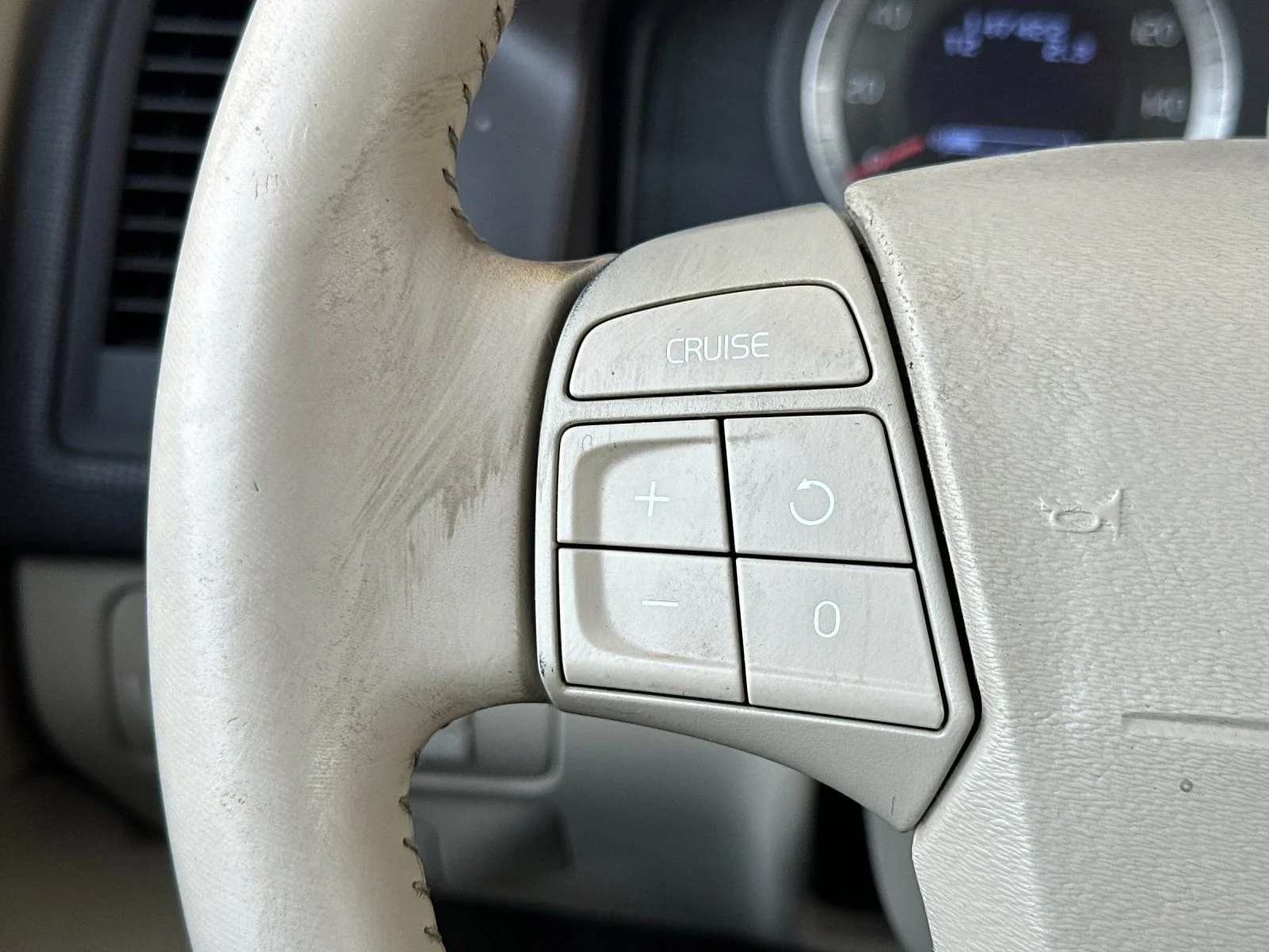 Used 2010  Volvo T6 image 24