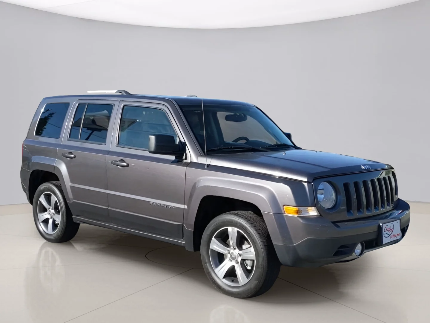 Used 2016 Pewter Jeep LATITUDE image 8
