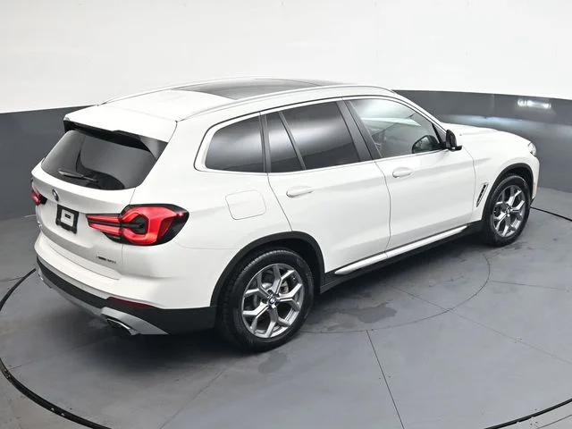 Used 2024  BMW xDrive30i image 24