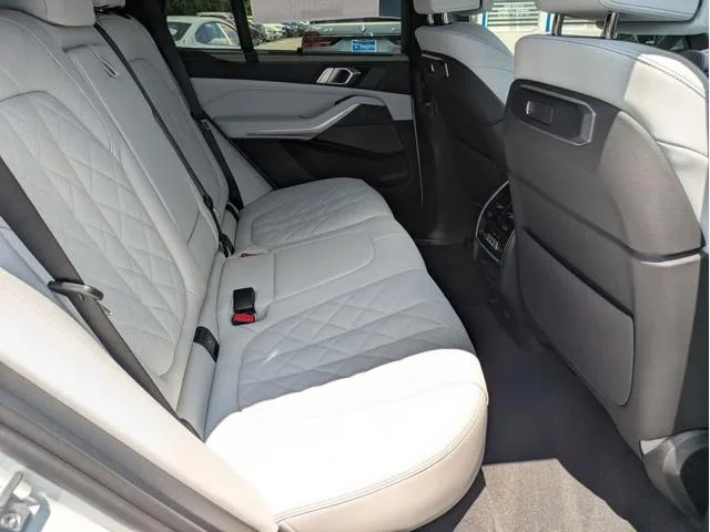 New 2026 Mineral White Metallic BMW sDrive40i image 25