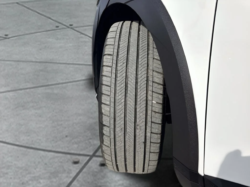 Used 2023 White Hyundai SE Standard Range image 31