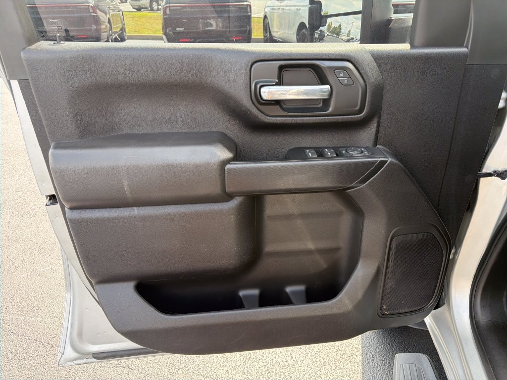 Used 2023 Silver Chevrolet Custom image 12