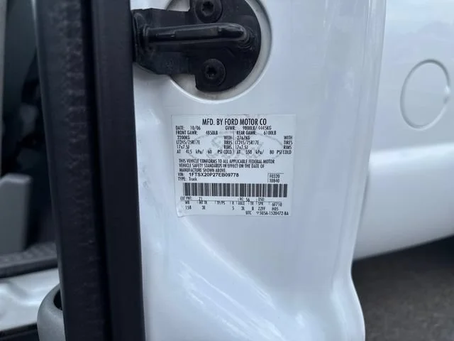 Used 2007 Oxford White Clearcoat Ford XL image 16