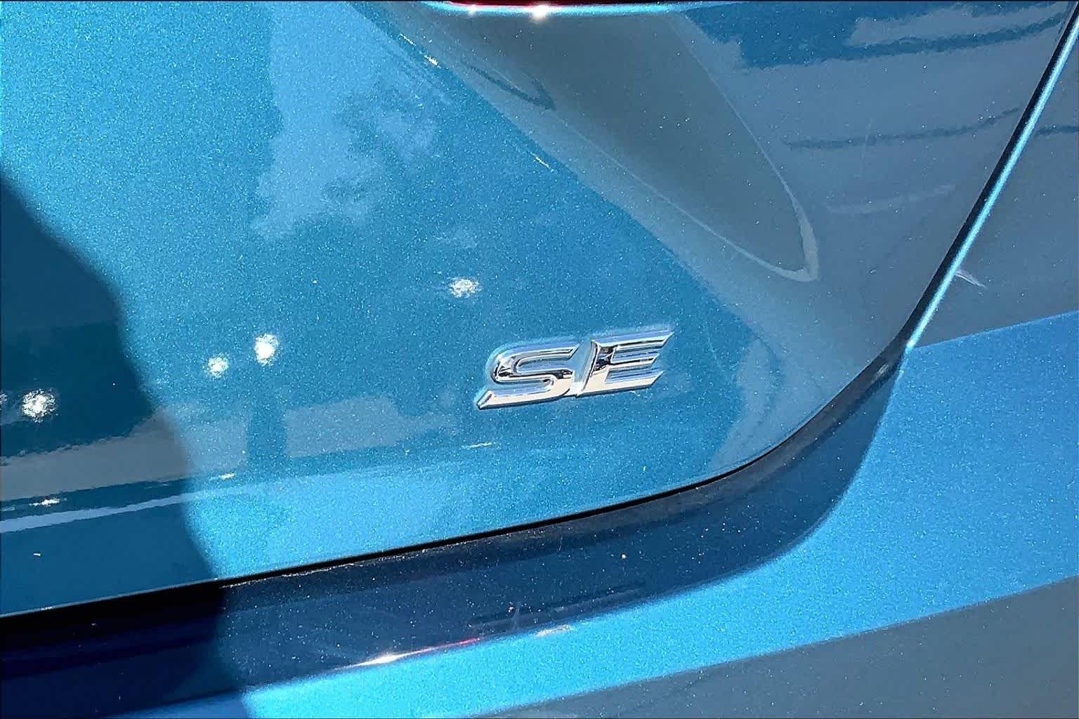 Used 2025 Ocean Gem Toyota SE image 10