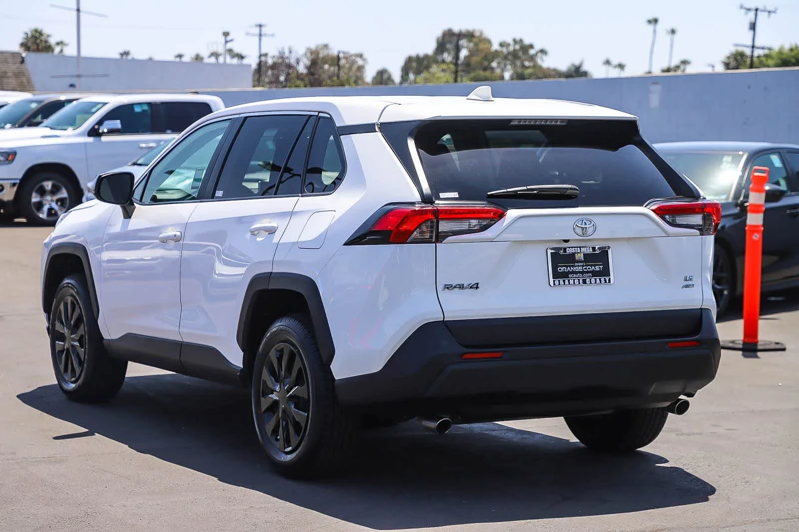2024 Toyota RAV4 LE - Photo 8