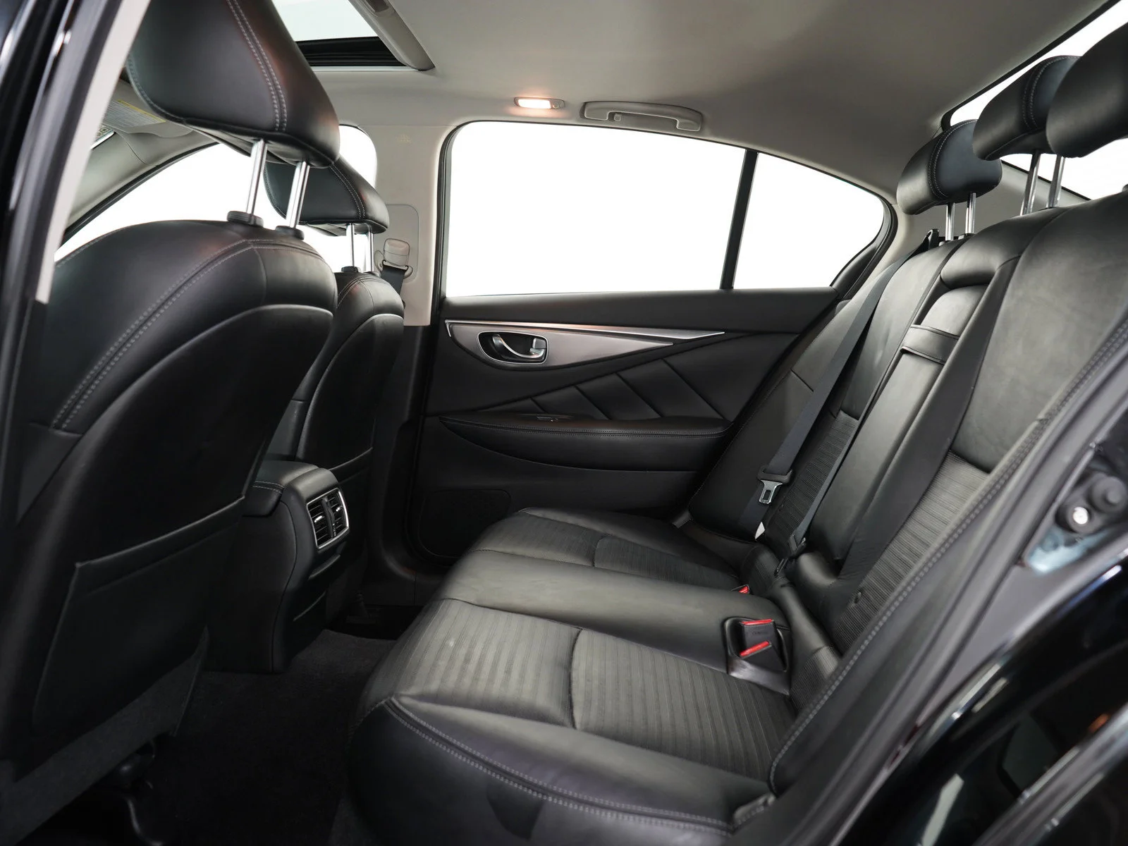 Used 2015 Black Obsidian INFINITI Sport image 17