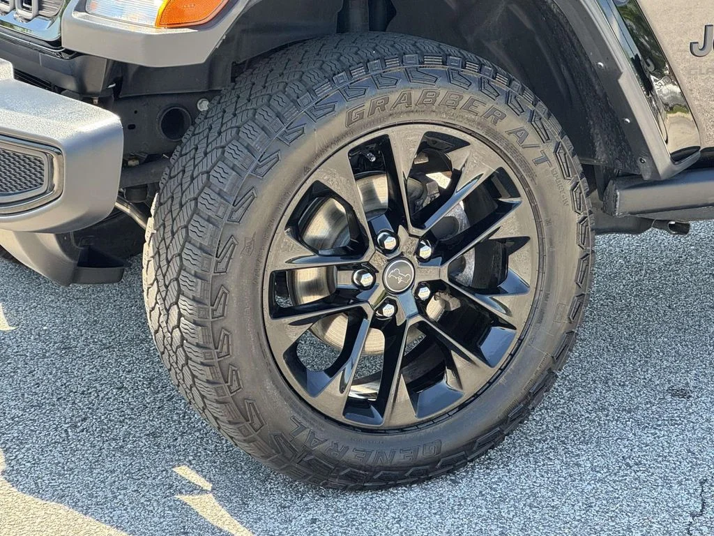 Used 2025 Black Jeep Nighthawk image 11