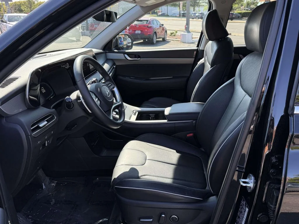 Used 2023 Black Hyundai SEL image 13