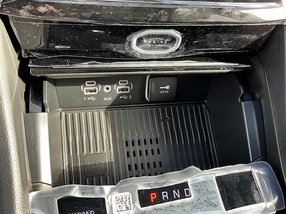 New 2026 Silver Zynith Exterior Paint Jeep Laredo Altitude image 25