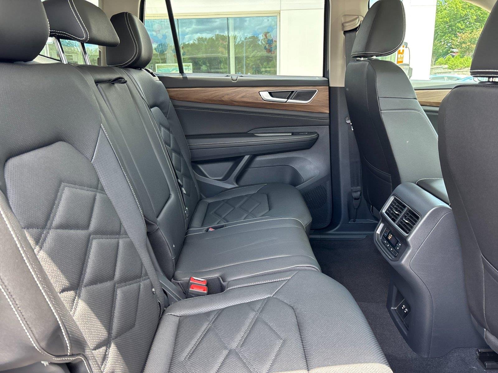 New 2026 pure gray Volkswagen 2.0T SE w/Technology image 37