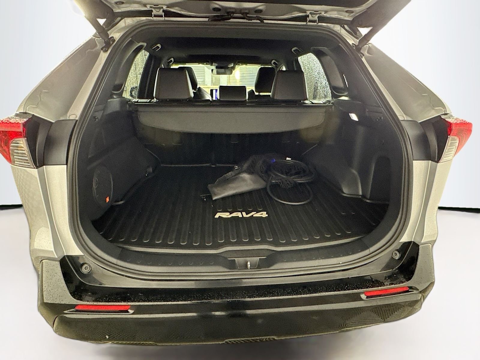 2024 Toyota RAV4 XSE - Photo 24