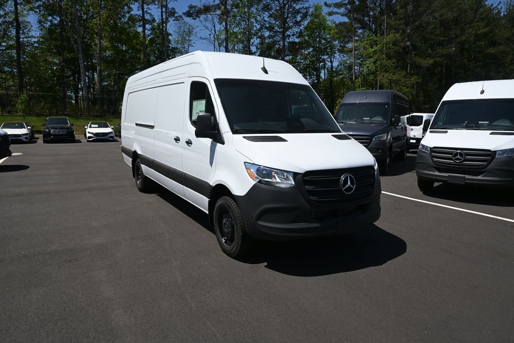 New 2026 Arctic White Mercedes-Benz Cargo 170 WB image 23
