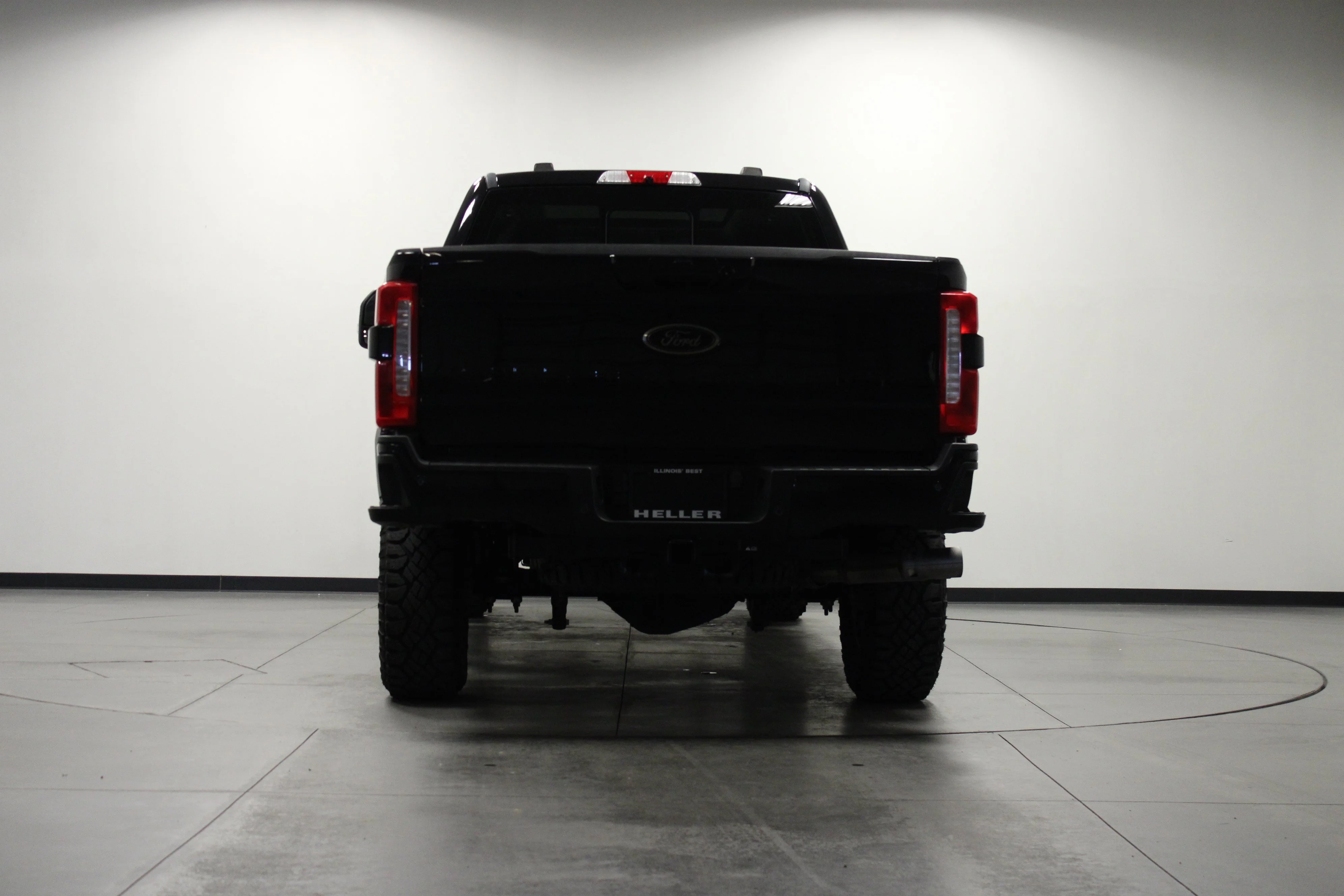 Used 2024 Agate Black Metallic Ford LARIAT image 5