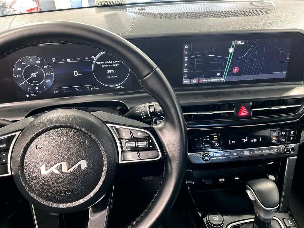 Used 2024 White Kia S image 19