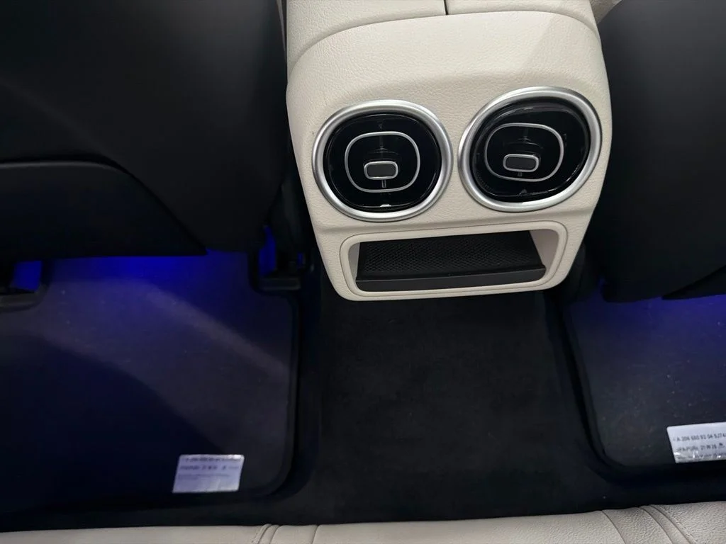 New 2026 White Mercedes-Benz C 300 image 22