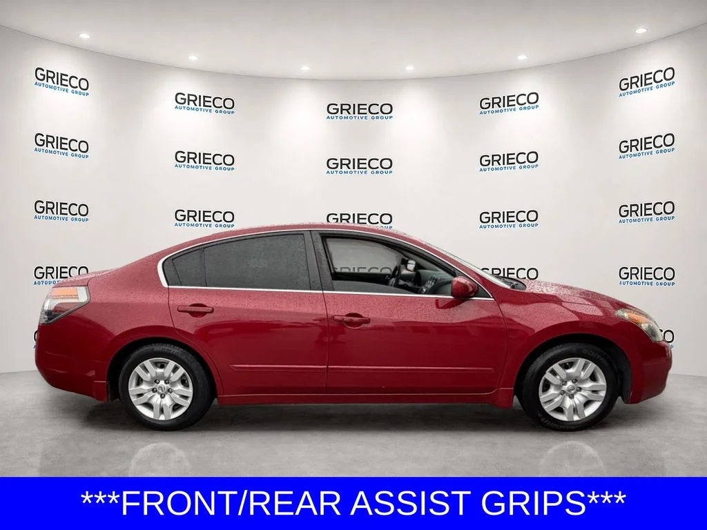 Used 2009 Red Nissan 2.5 S image 8