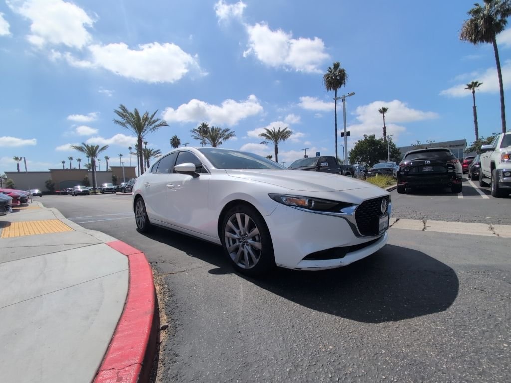 Used 2020 White Mazda Preferred image 31